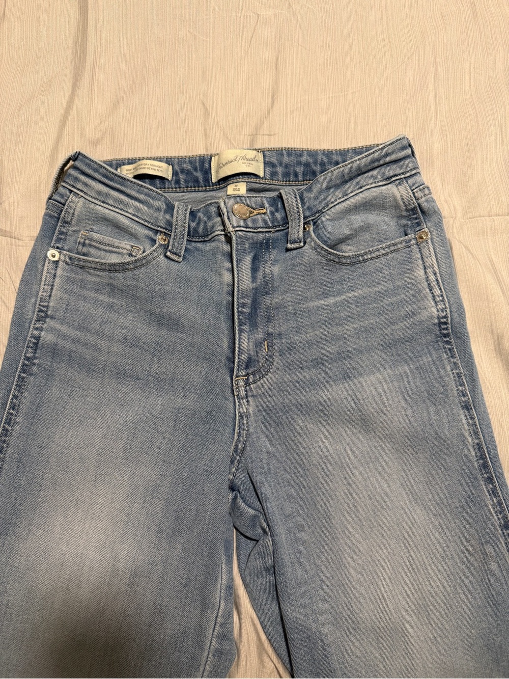 Universal Thread Light Wash High-Rise Women's Jeans
